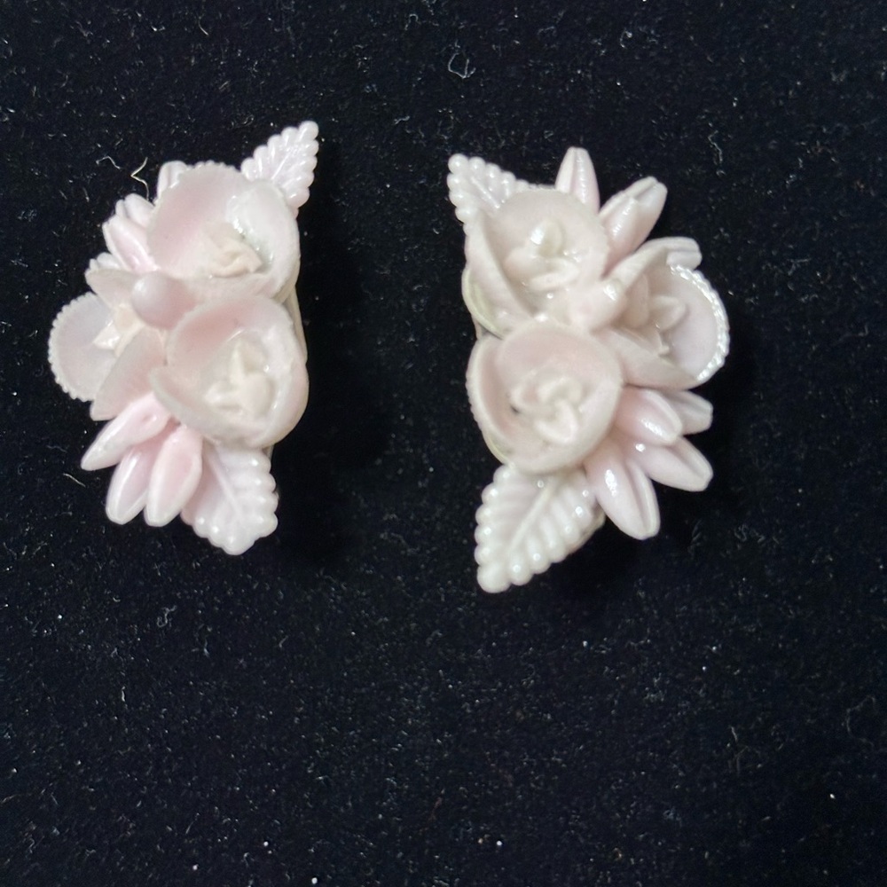 301- Elegant Pink Floral Dainty Shell Earrings